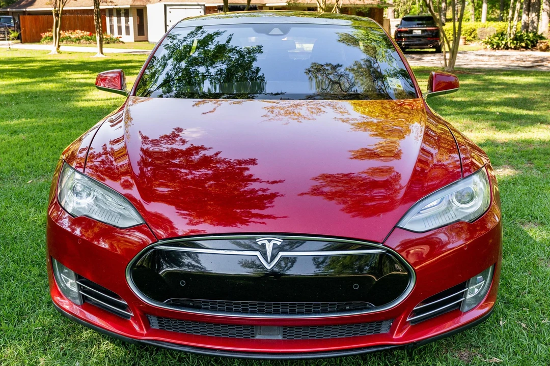 2015 Tesla Model S - Image 2 of 31