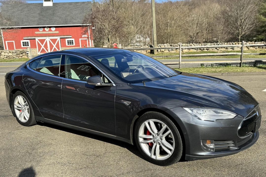 2015 Tesla Model S - Image 28 of 31