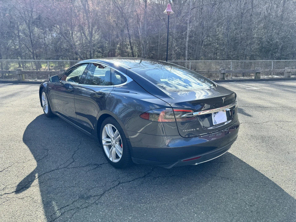 2015 Tesla Model S - Image 15 of 31