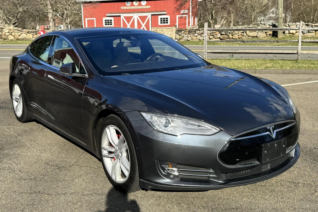 2015 Tesla Model S - Image 30 of 31