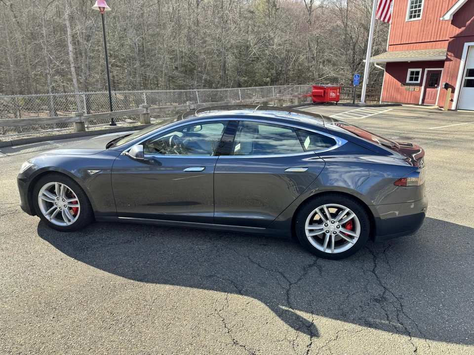 2015 Tesla Model S - Image 11 of 31