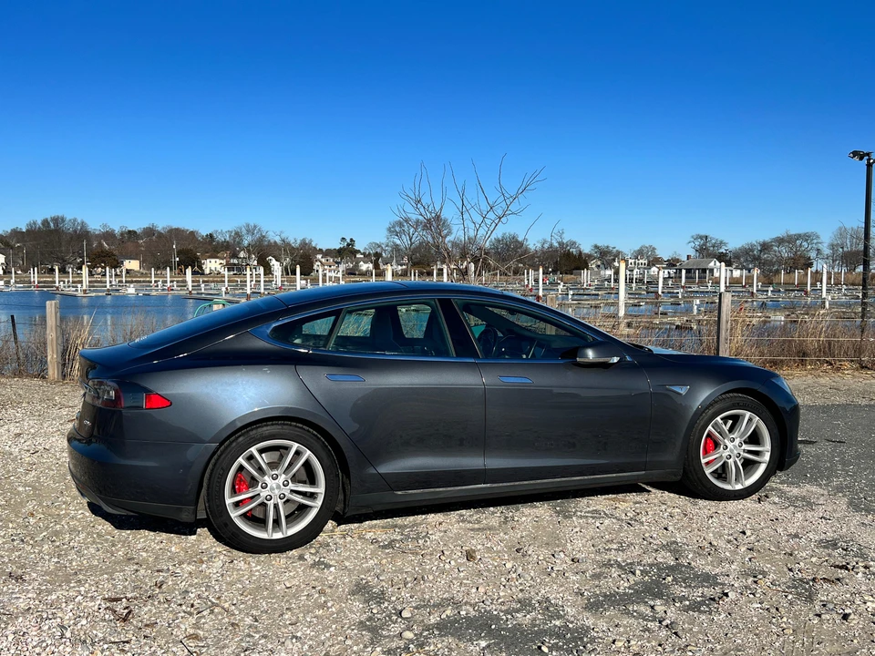 2015 Tesla Model S - Image 23 of 31