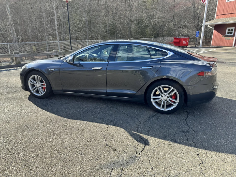 2015 Tesla Model S - Image 12 of 31