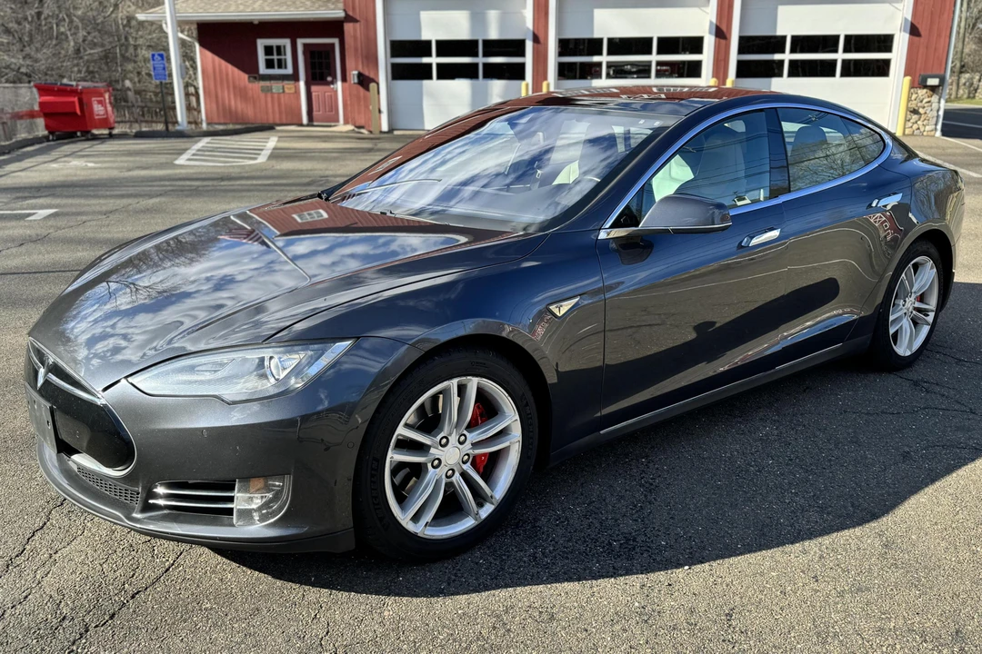 2015 Tesla Model S - Image 9 of 31