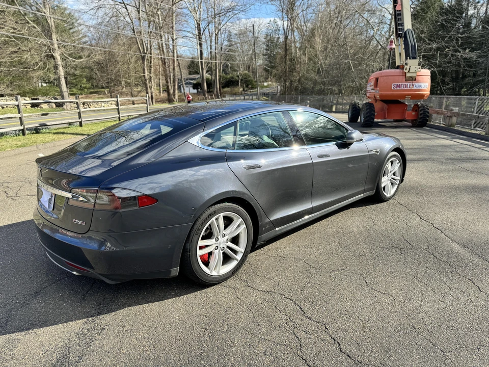 2015 Tesla Model S - Image 22 of 31