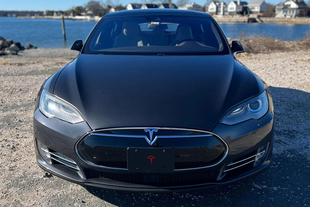 2015 Tesla Model S - Image 2 of 31