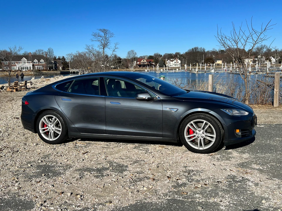 2015 Tesla Model S - Image 26 of 31