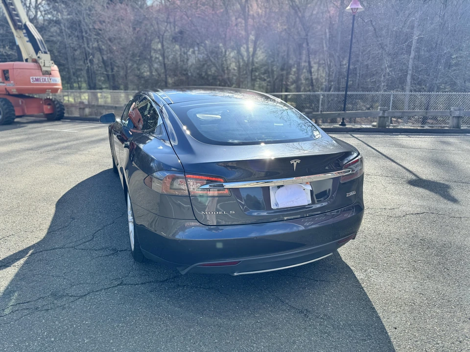 2015 Tesla Model S - Image 16 of 31