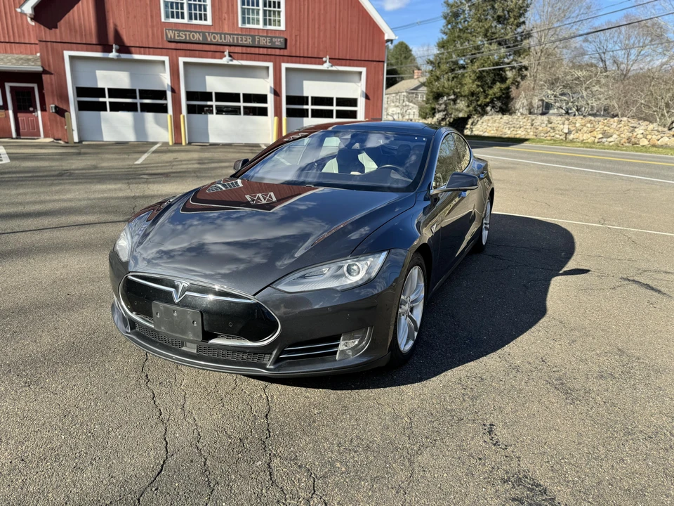 2015 Tesla Model S - Image 8 of 31