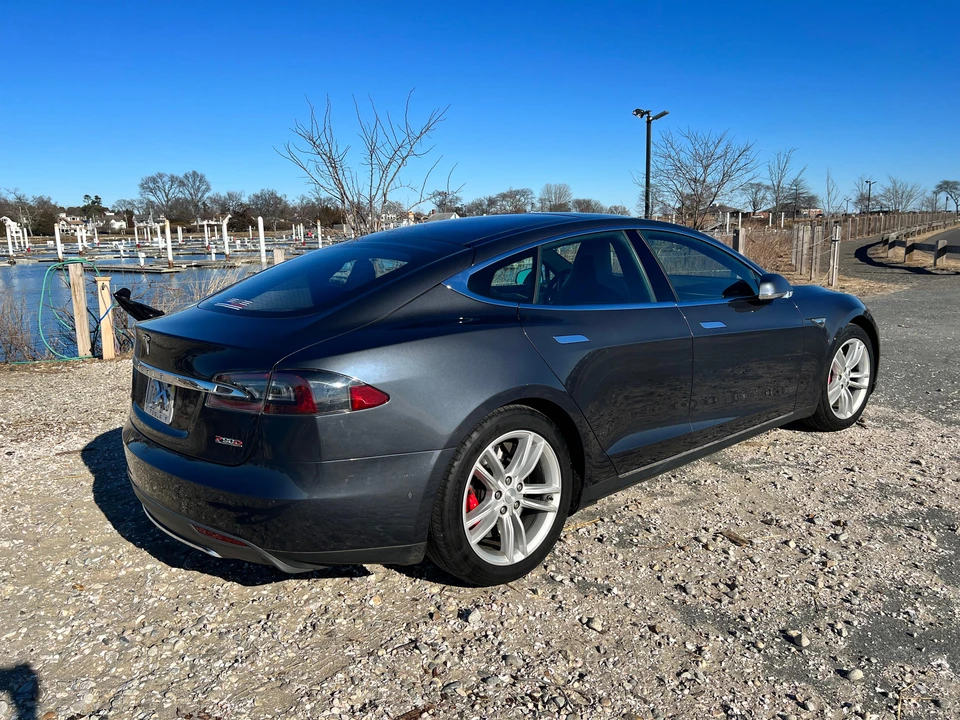 2015 Tesla Model S - Image 20 of 31