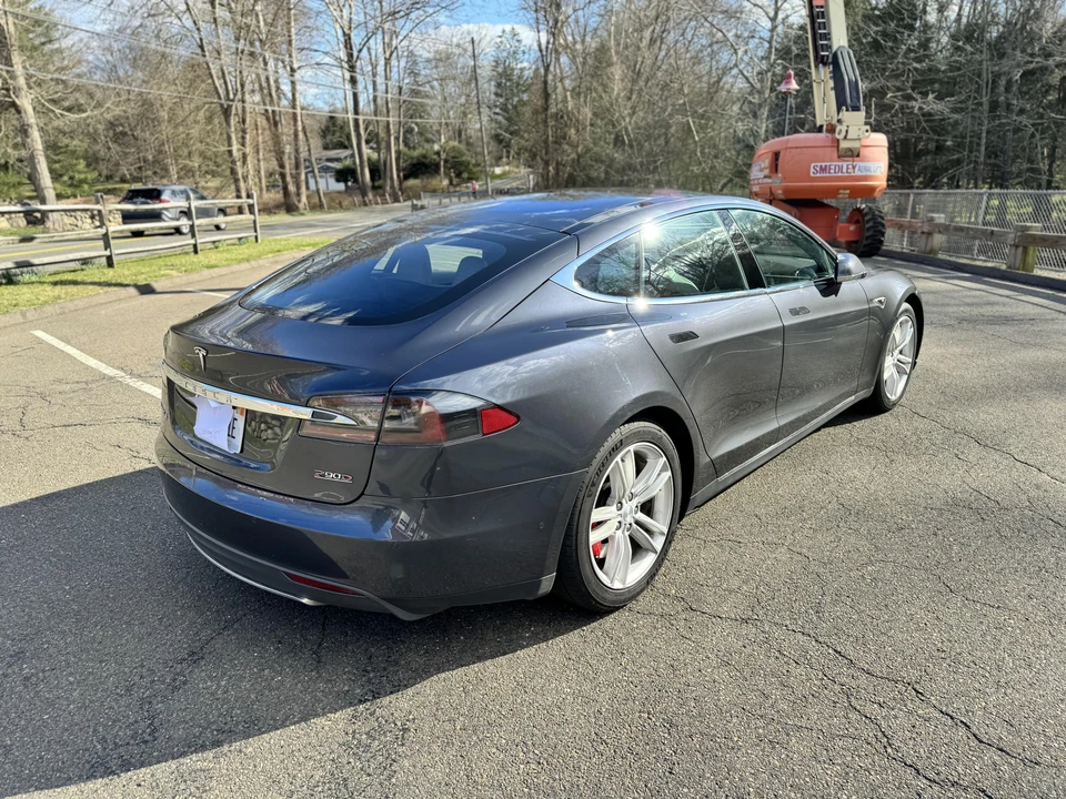 2015 Tesla Model S - Image 21 of 31