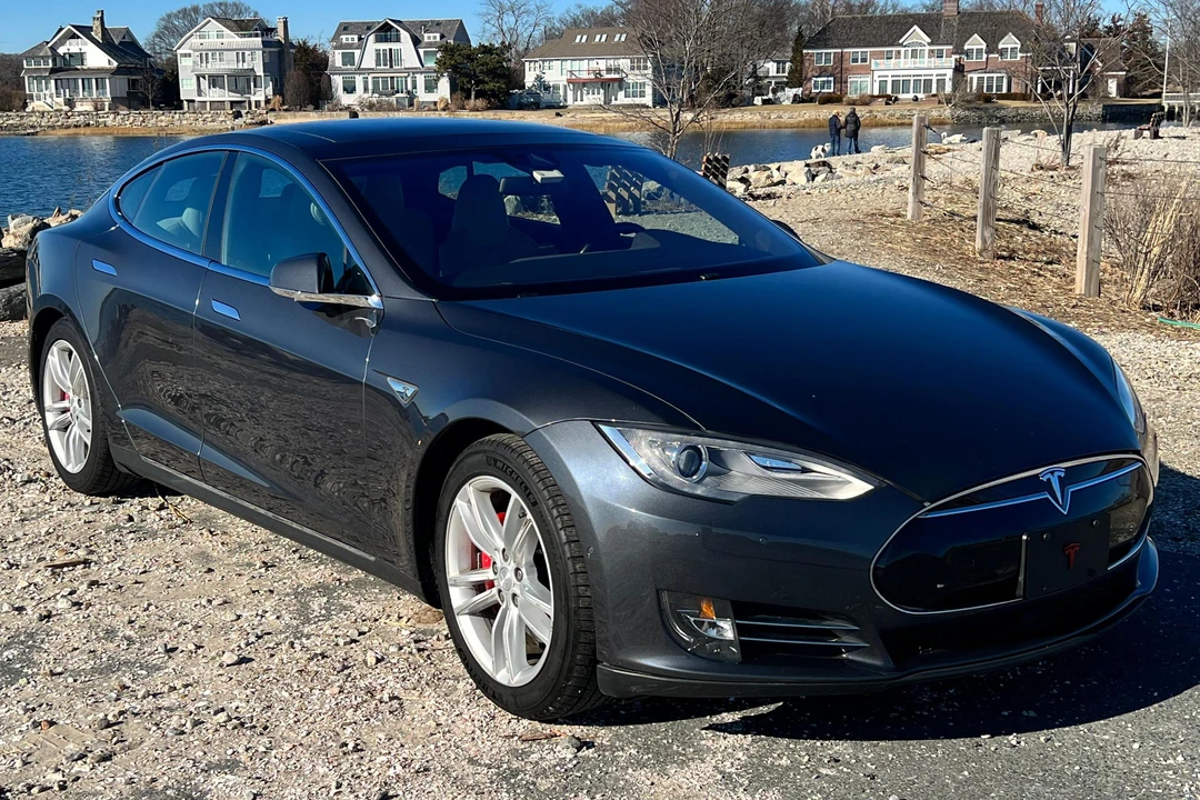 2015 Tesla Model S - Image 29 of 31