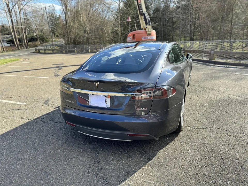 2015 Tesla Model S - Image 18 of 31