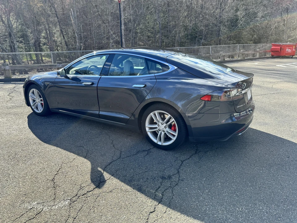 2015 Tesla Model S - Image 14 of 31