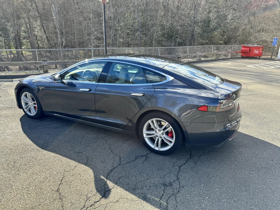 2015 Tesla Model S - Image 13 of 31