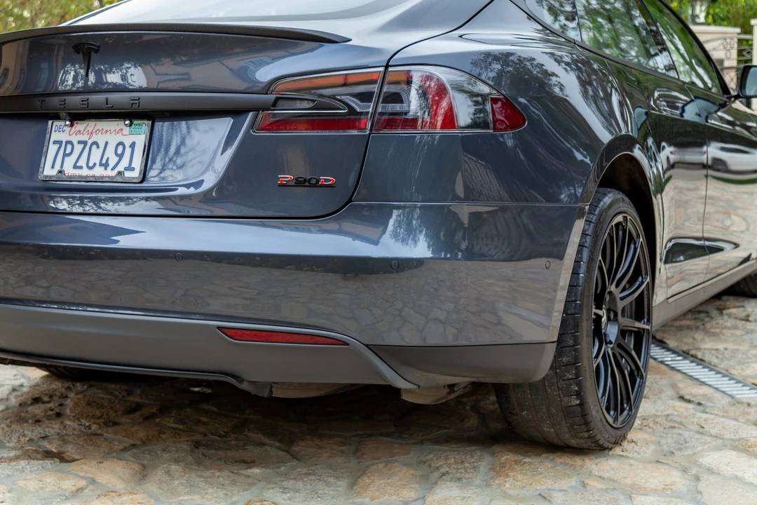 2015 Tesla Model S - Image 21 of 31