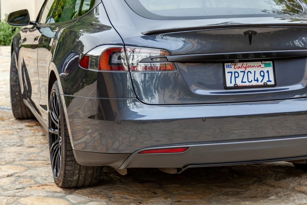 2015 Tesla Model S - Image 20 of 31
