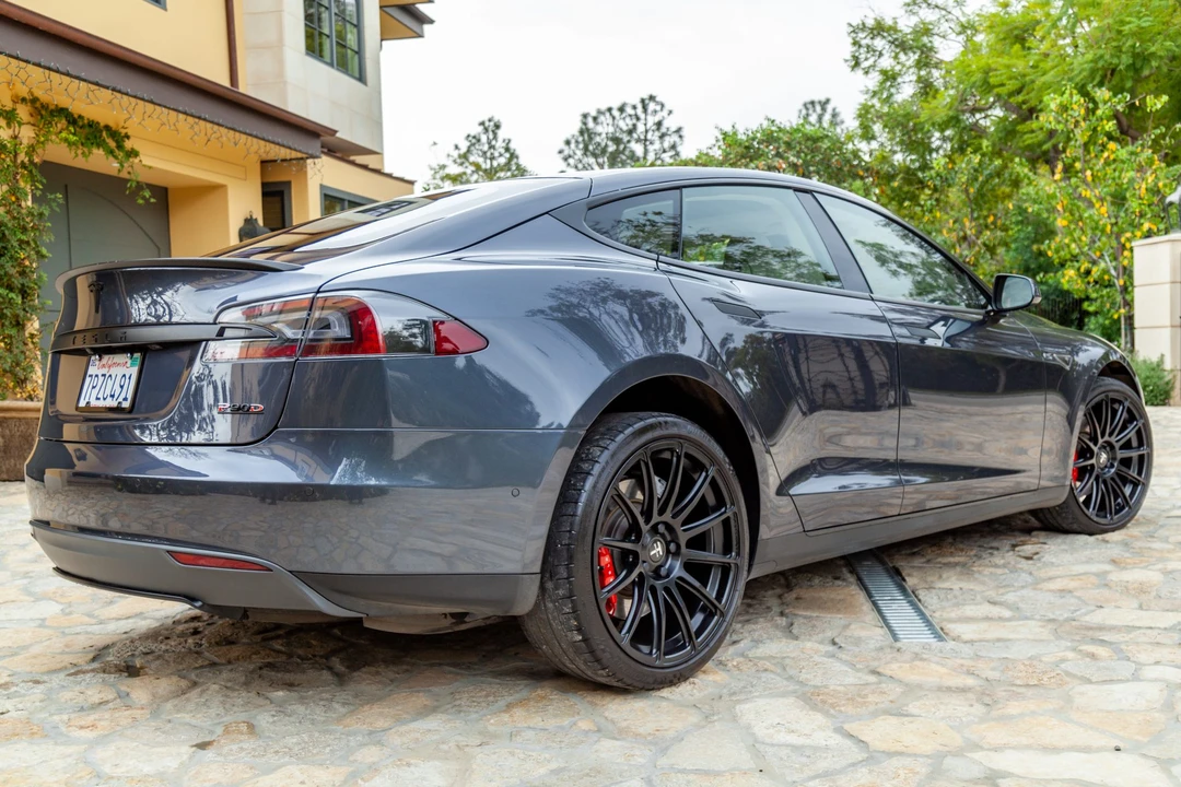 2015 Tesla Model S - Image 7 of 31