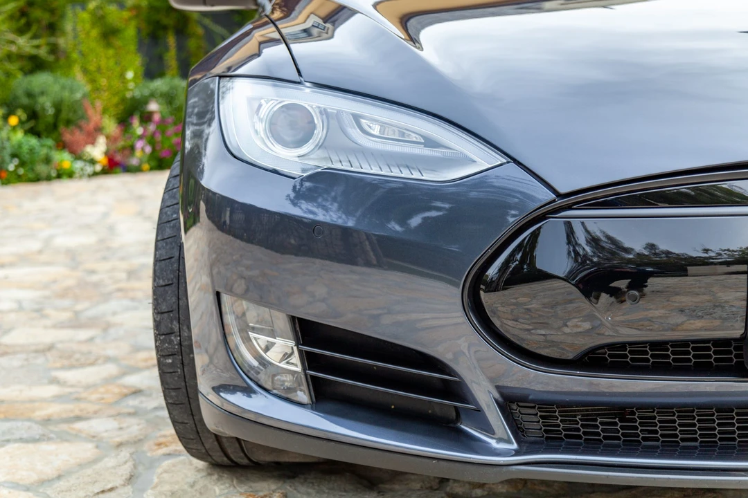 2015 Tesla Model S - Image 15 of 31