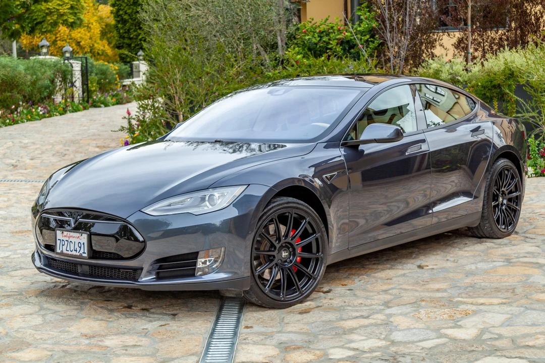 2015 Tesla Model S - Image 2 of 31
