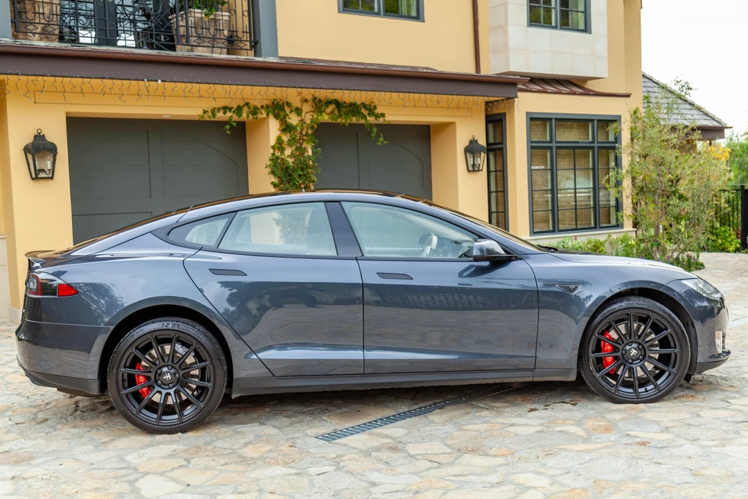 2015 Tesla Model S - Image 8 of 31
