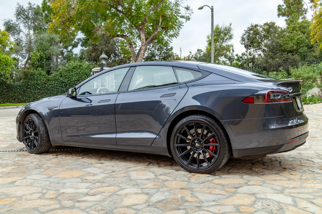 2015 Tesla Model S - Image 5 of 31
