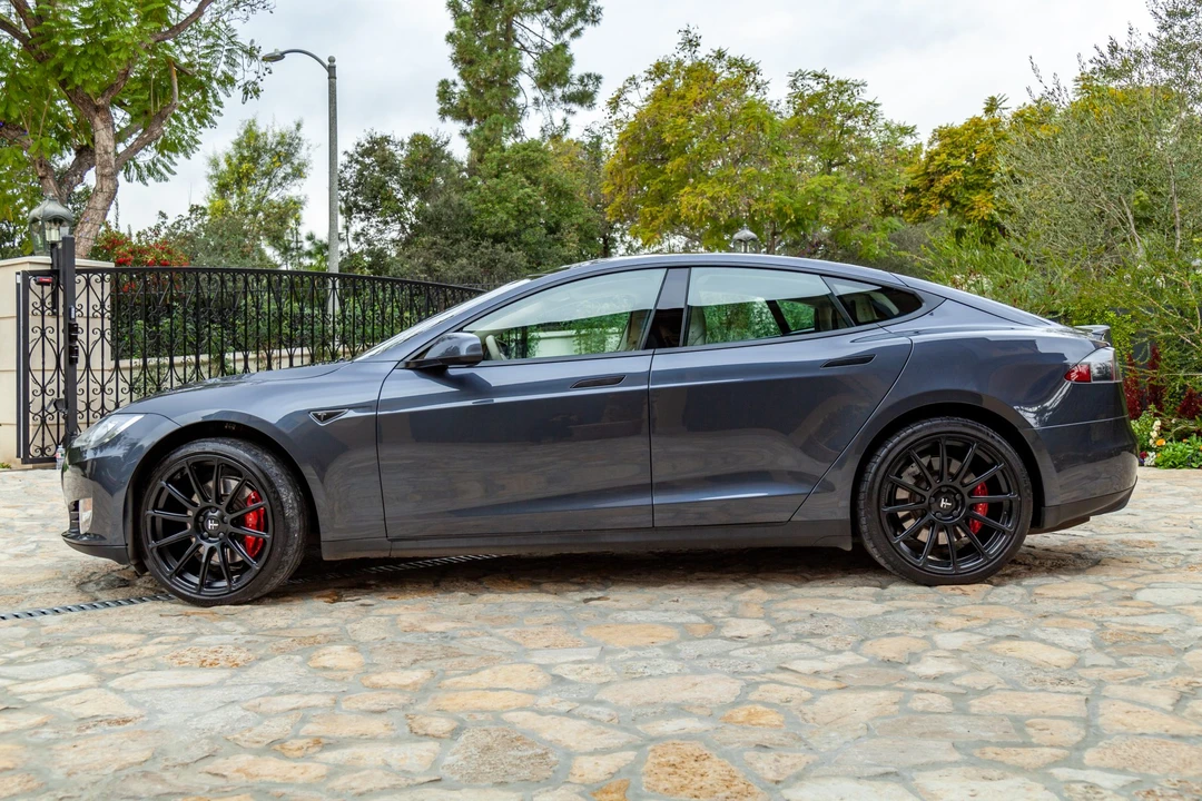 2015 Tesla Model S - Image 4 of 31