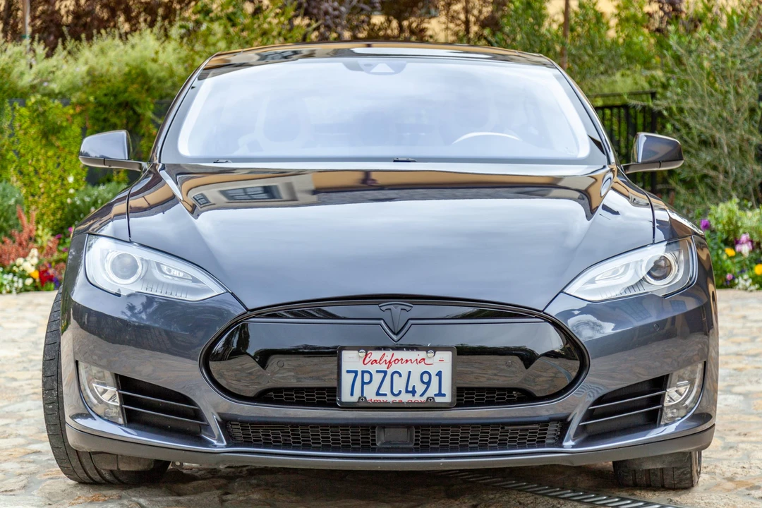 2015 Tesla Model S - Image 10 of 31
