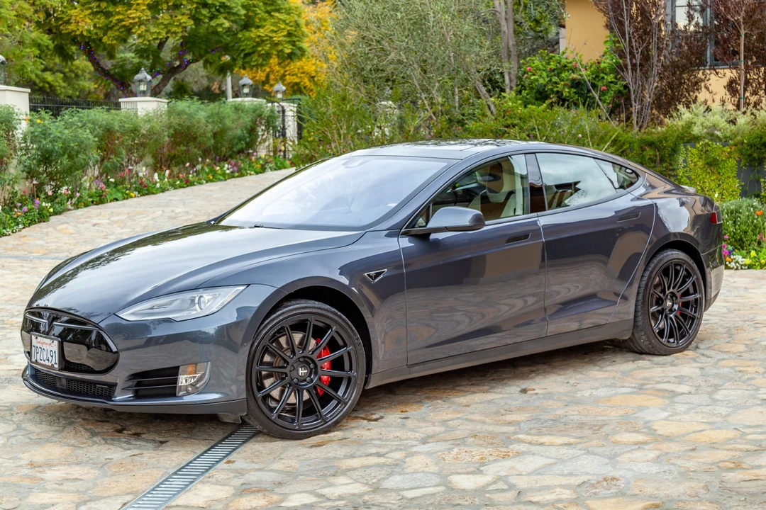 2015 Tesla Model S - Image 3 of 31