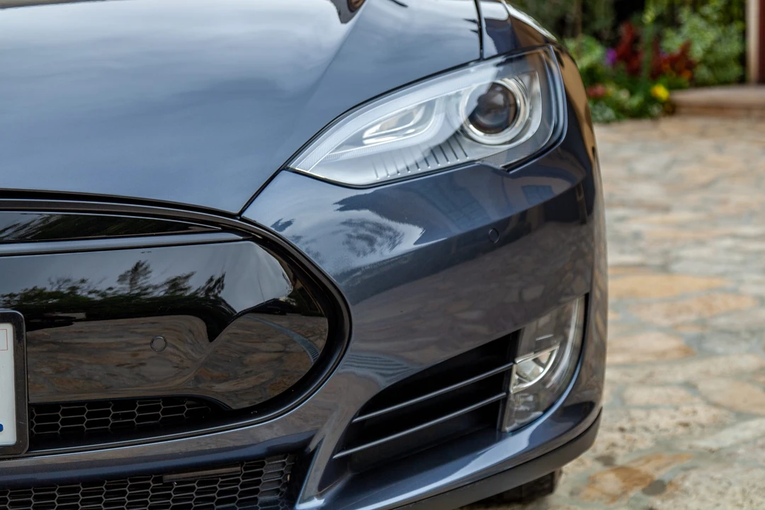 2015 Tesla Model S - Image 16 of 31