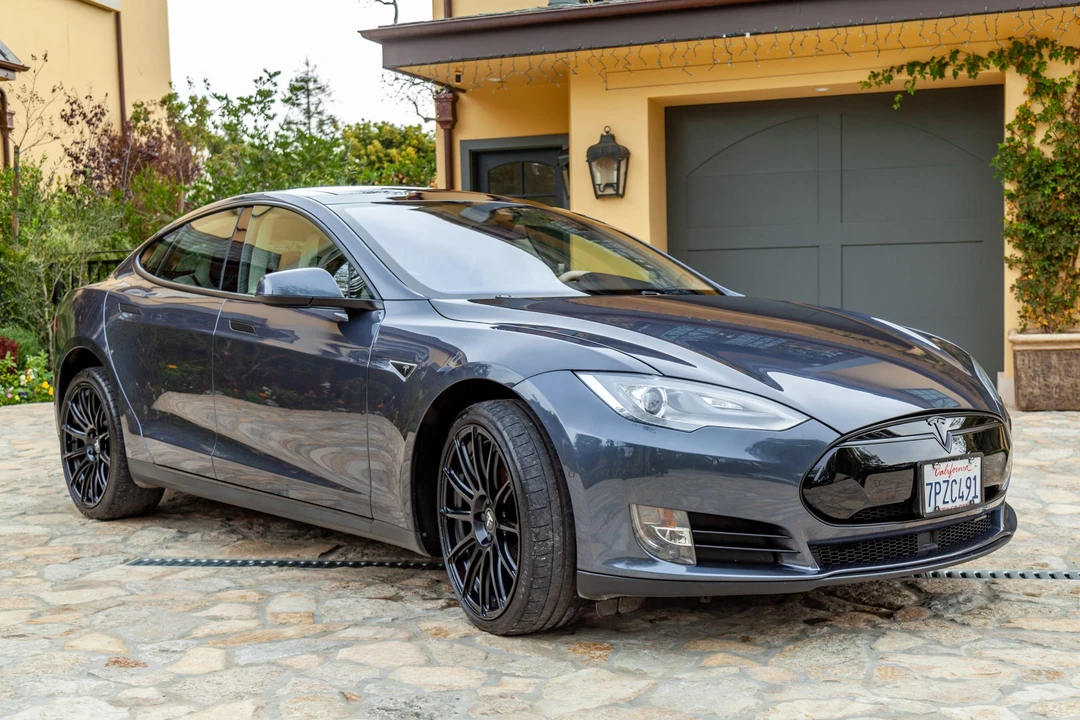 2015 Tesla Model S - Image 9 of 31