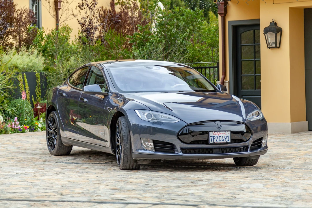 2015 Tesla Model S - Image 11 of 31