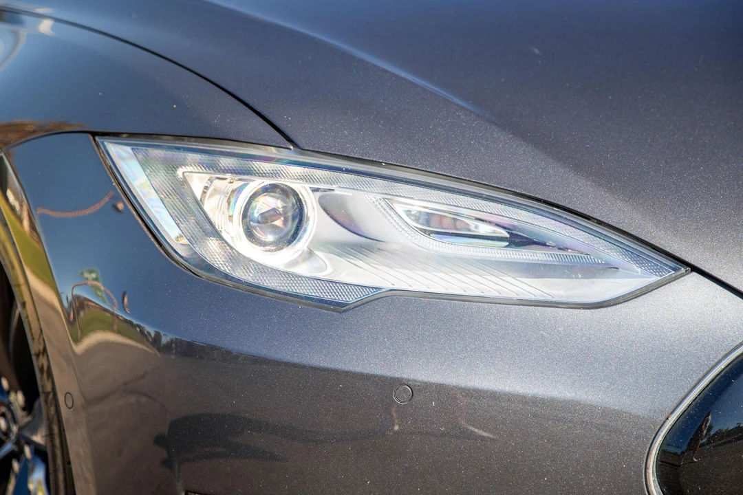 2015 Tesla Model S - Image 15 of 31