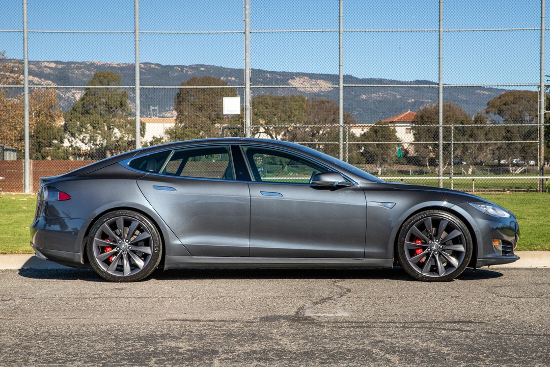 2015 Tesla Model S - Image 12 of 31