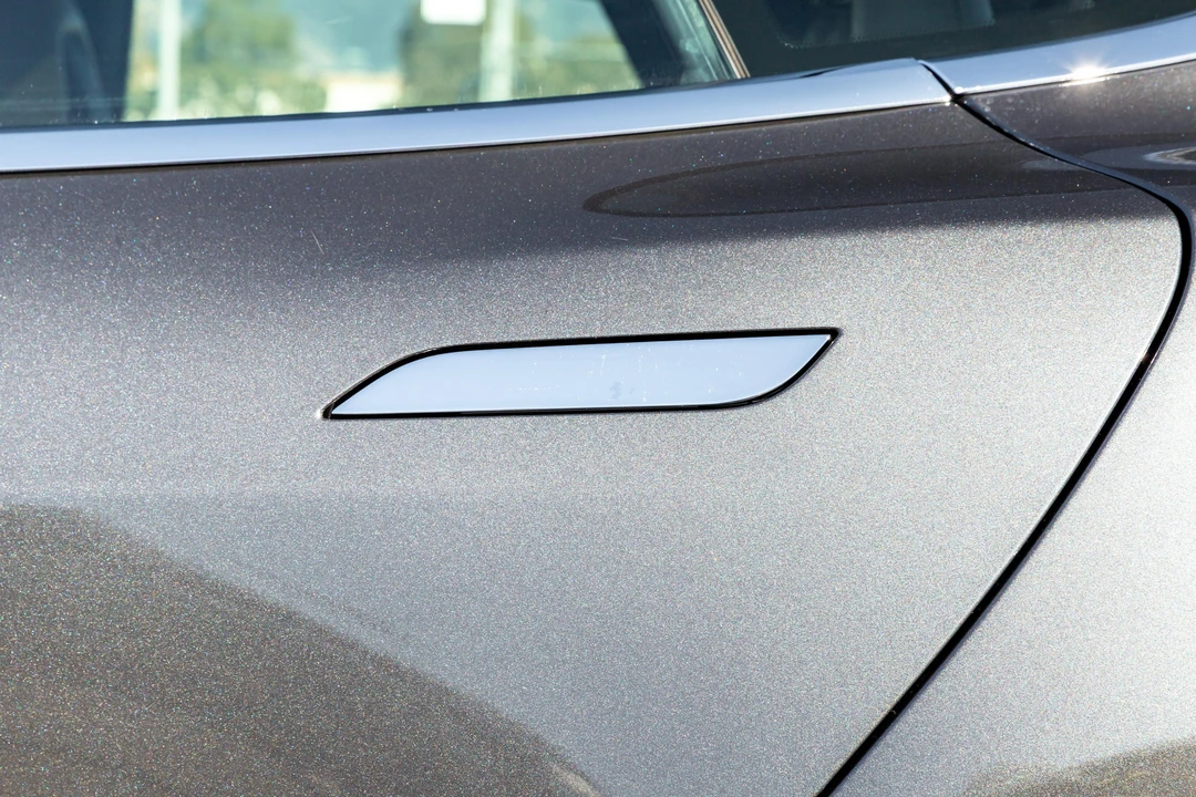 2015 Tesla Model S - Image 28 of 31