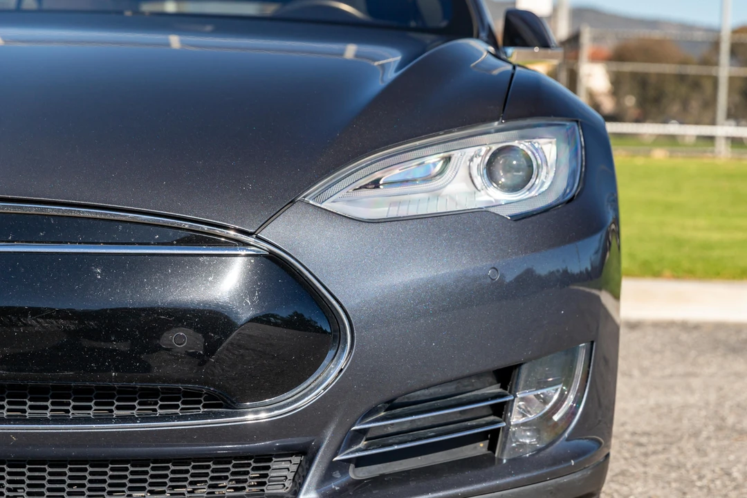 2015 Tesla Model S - Image 17 of 31