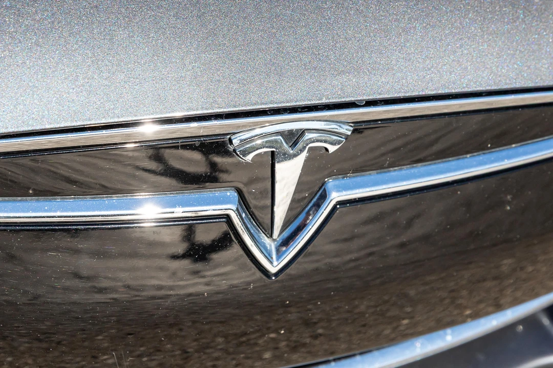 2015 Tesla Model S - Image 16 of 31