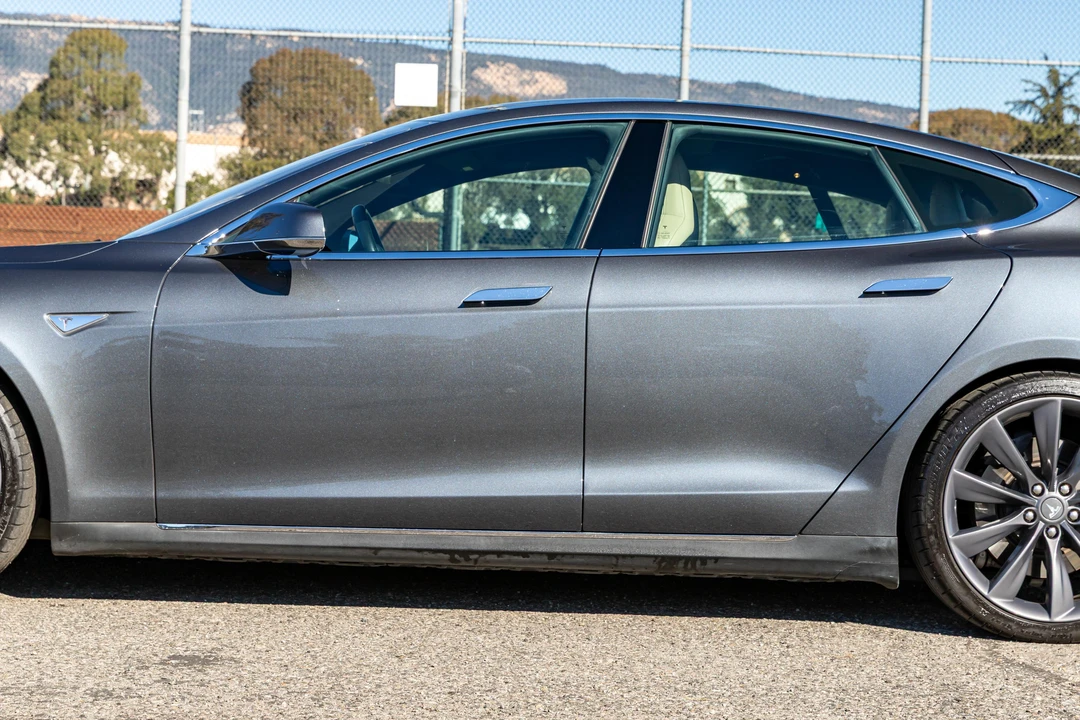 2015 Tesla Model S - Image 26 of 31