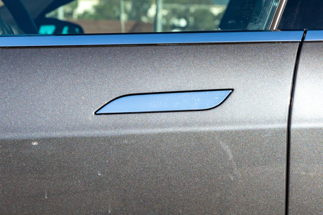 2015 Tesla Model S - Image 27 of 31