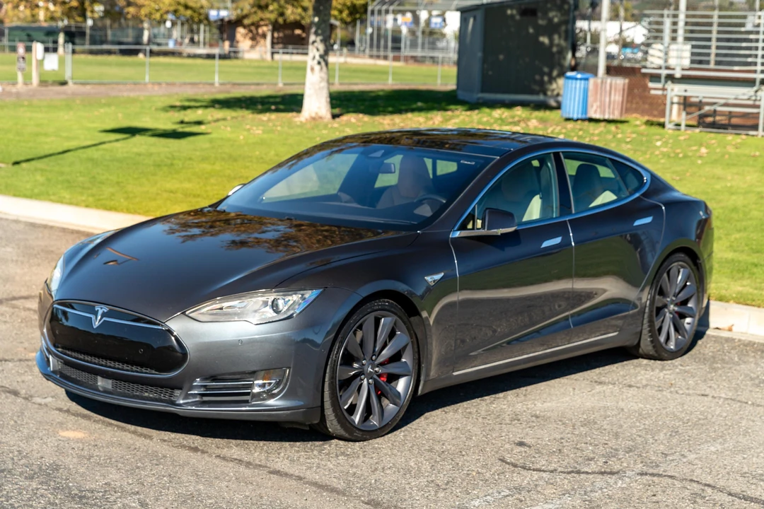 2015 Tesla Model S - Image 9 of 31