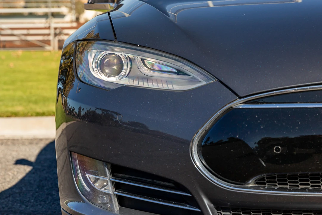 2015 Tesla Model S - Image 14 of 31