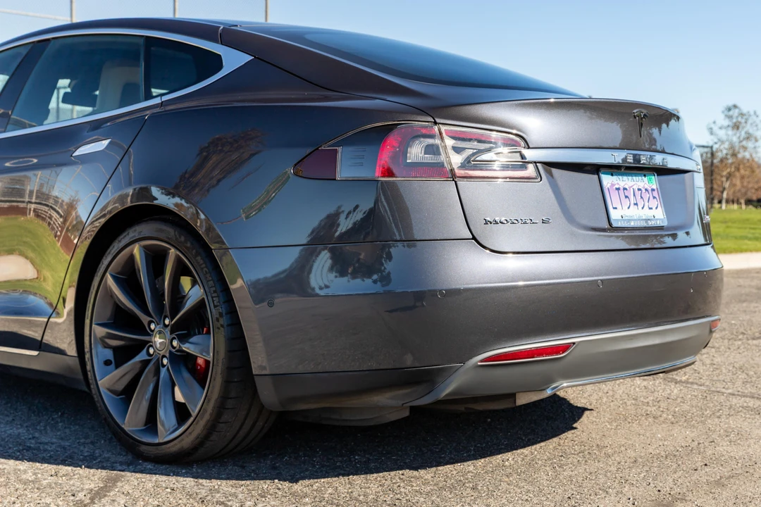 2015 Tesla Model S - Image 30 of 31