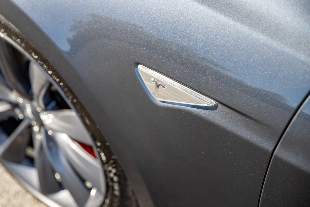 2015 Tesla Model S - Image 21 of 31