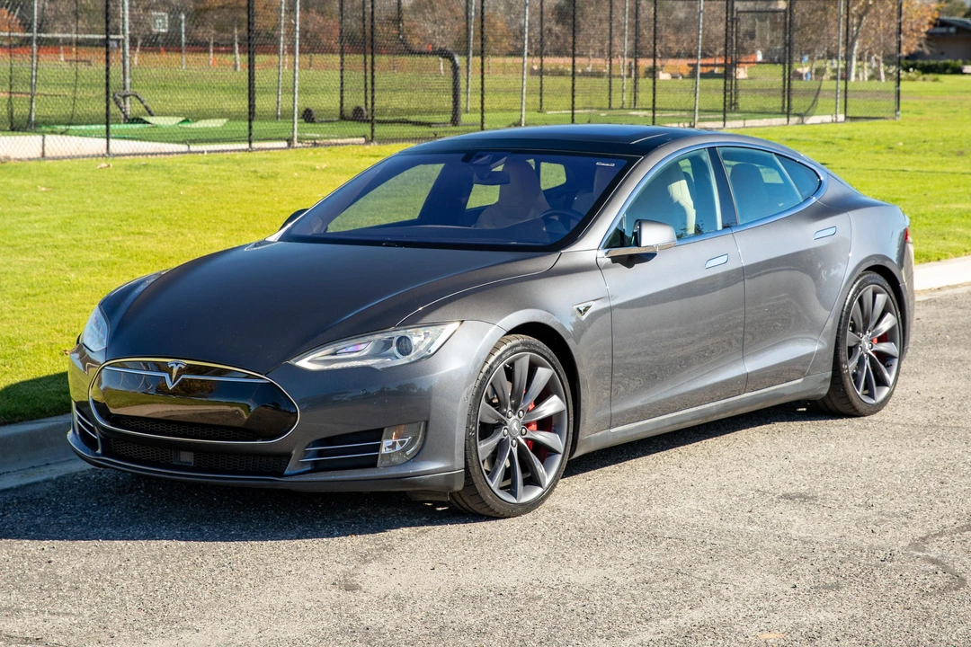 2015 Tesla Model S - Image 8 of 31