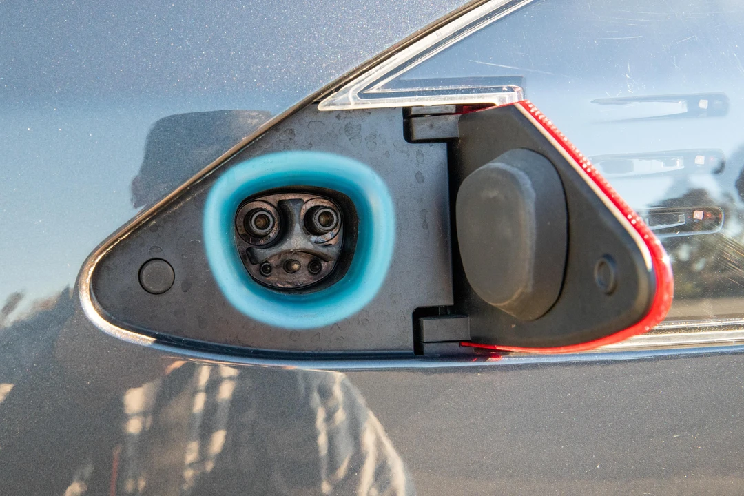 2015 Tesla Model S - Image 31 of 31