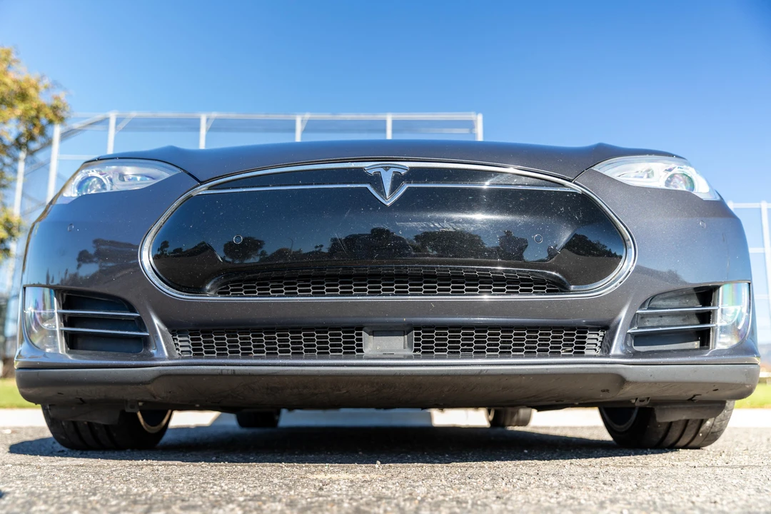 2015 Tesla Model S - Image 7 of 31