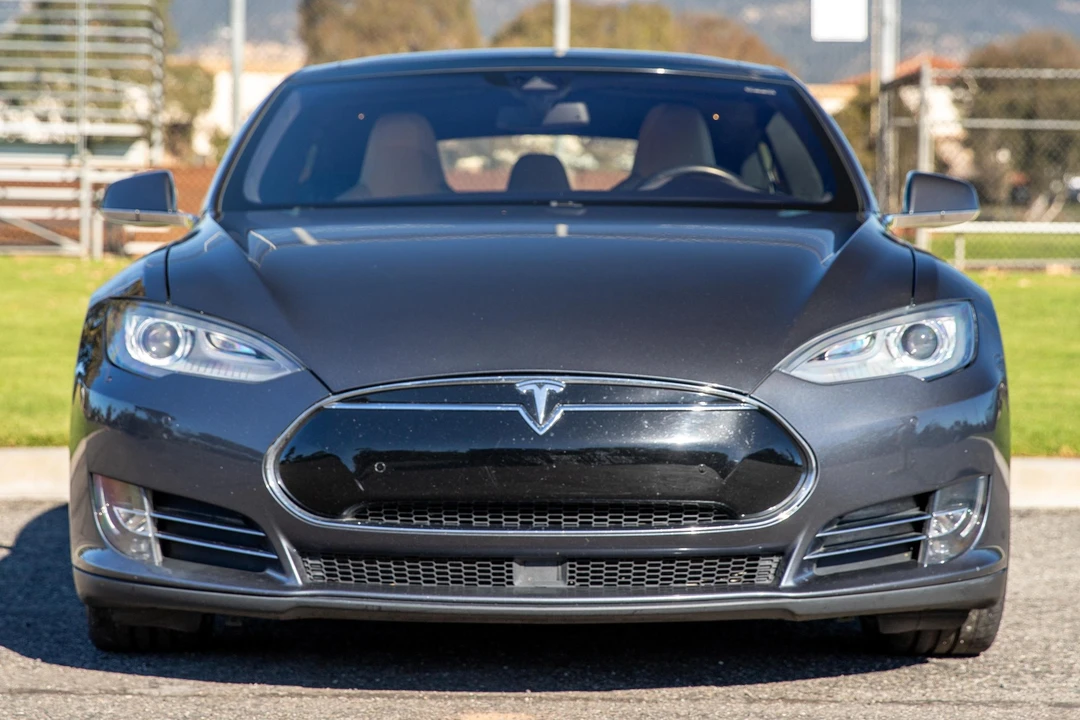 2015 Tesla Model S - Image 2 of 31
