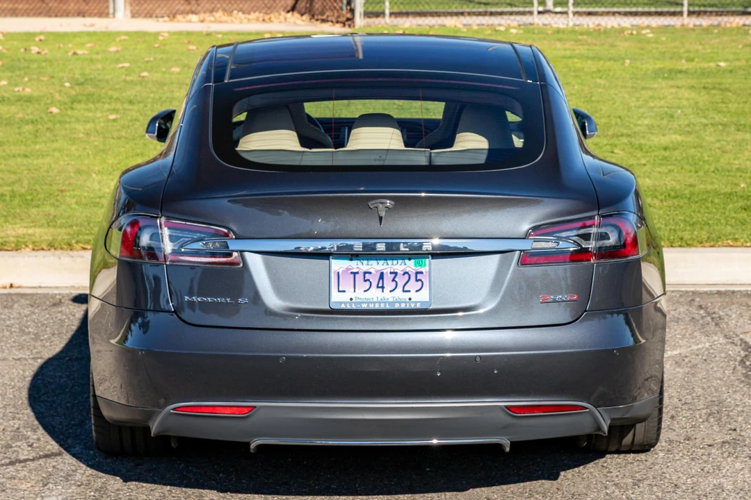 2015 Tesla Model S - Image 5 of 31
