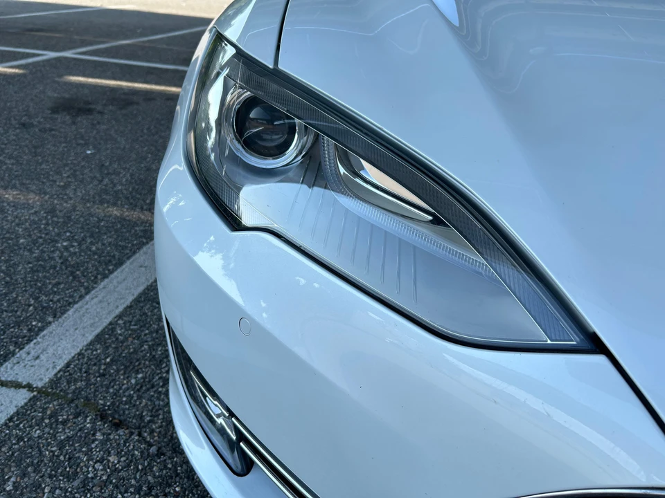 2015 Tesla Model S - Image 24 of 31