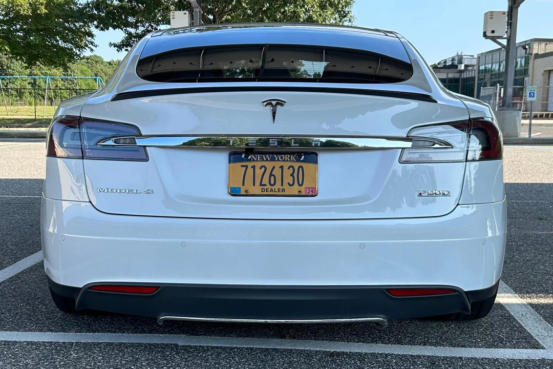 2015 Tesla Model S - Image 5 of 31